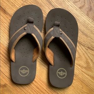 boys dockers flip flops
